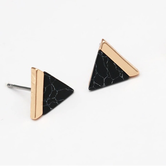 Triangle marble stud earrings - Picture 3 of 3